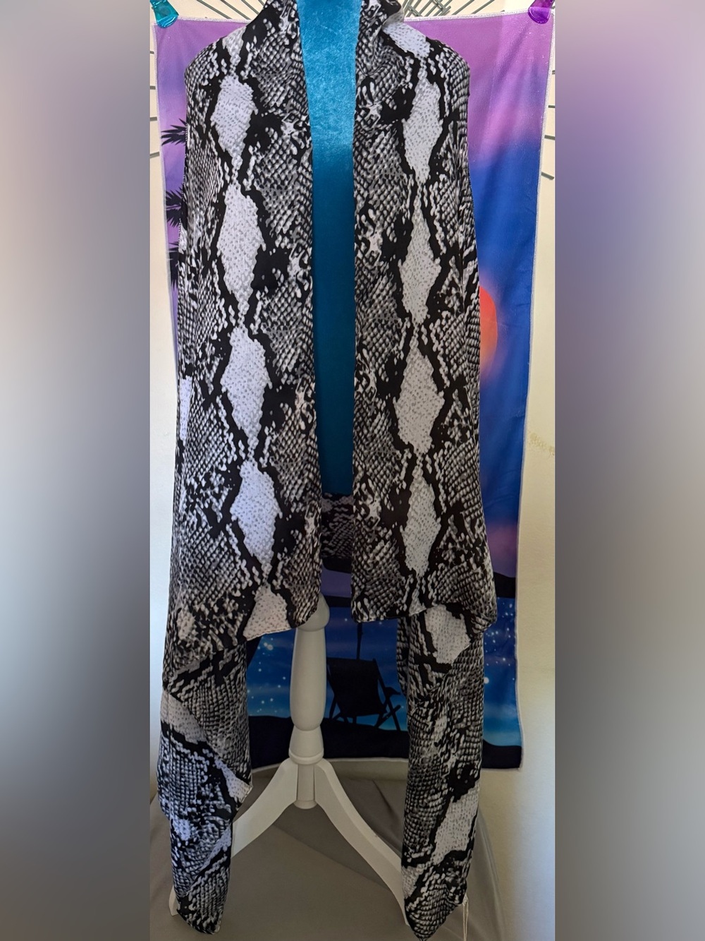 Black & White Snake Print Wrap Scarf - Versatile Fashion Layer